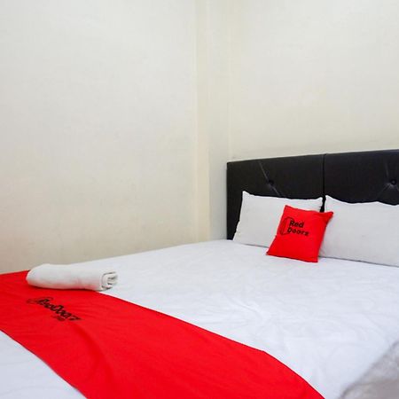 Reddoorz Syariah Near Purwosari Train Station Hotel Surakarta  Luaran gambar