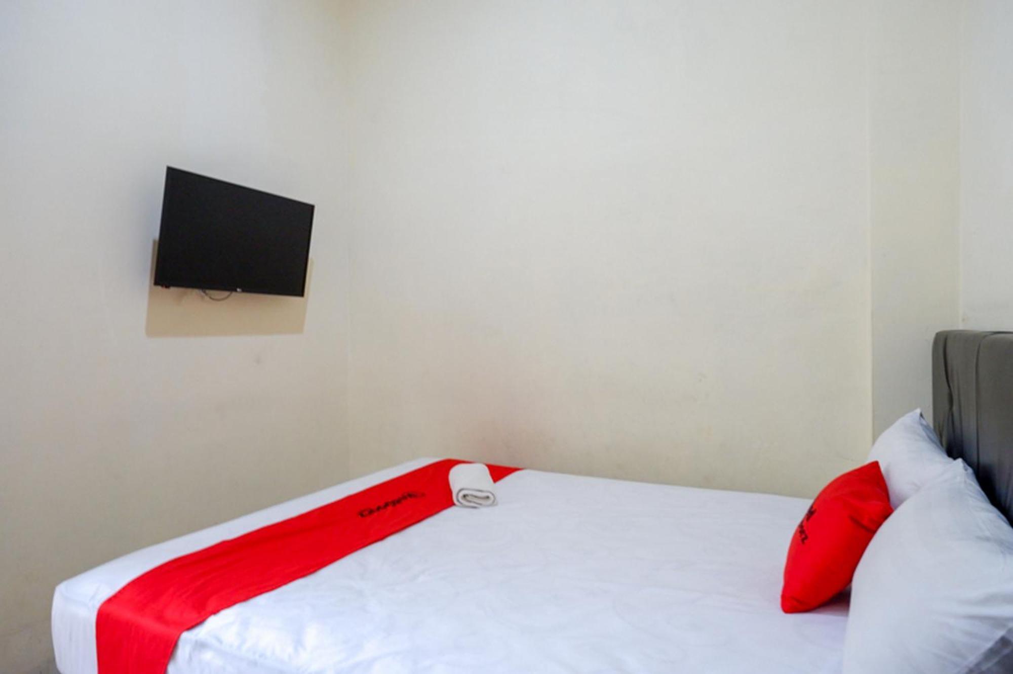 Reddoorz Syariah Near Purwosari Train Station Hotel Surakarta  Luaran gambar