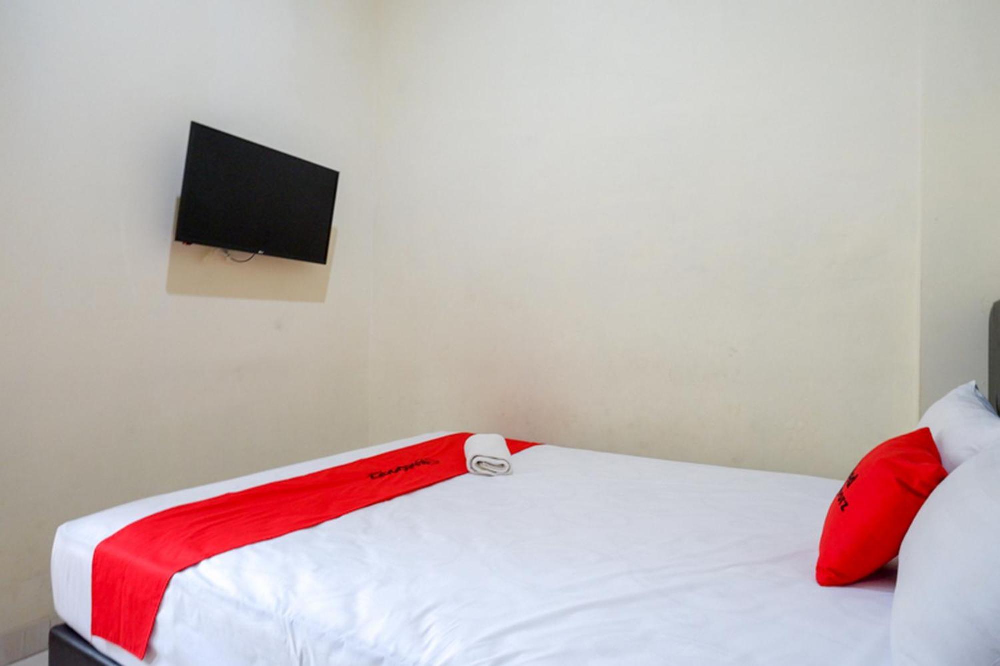 Reddoorz Syariah Near Purwosari Train Station Hotel Surakarta  Luaran gambar