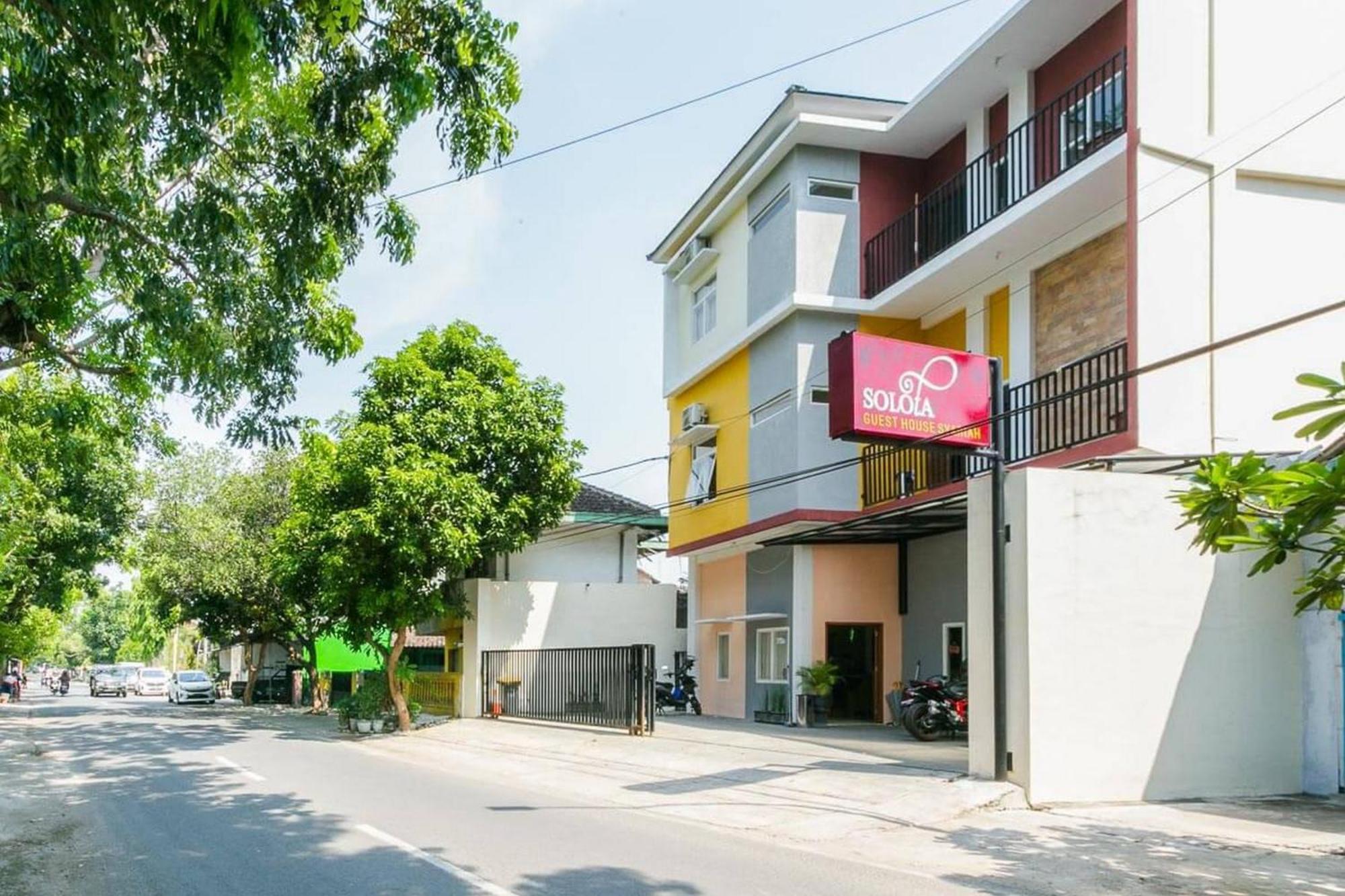 Reddoorz Syariah Near Purwosari Train Station Hotel Surakarta  Luaran gambar