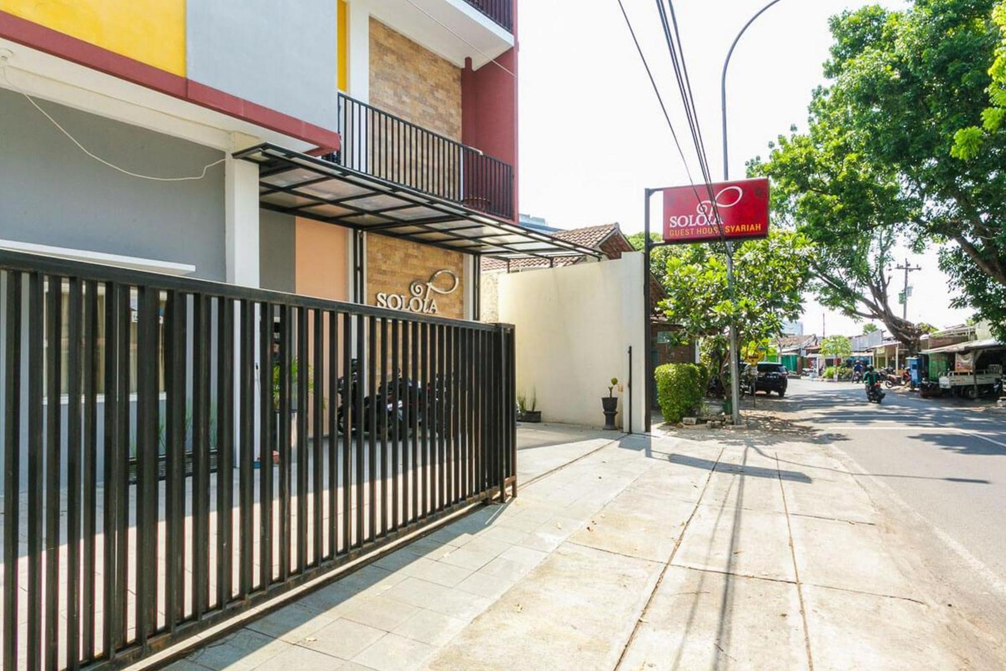 Reddoorz Syariah Near Purwosari Train Station Hotel Surakarta  Luaran gambar