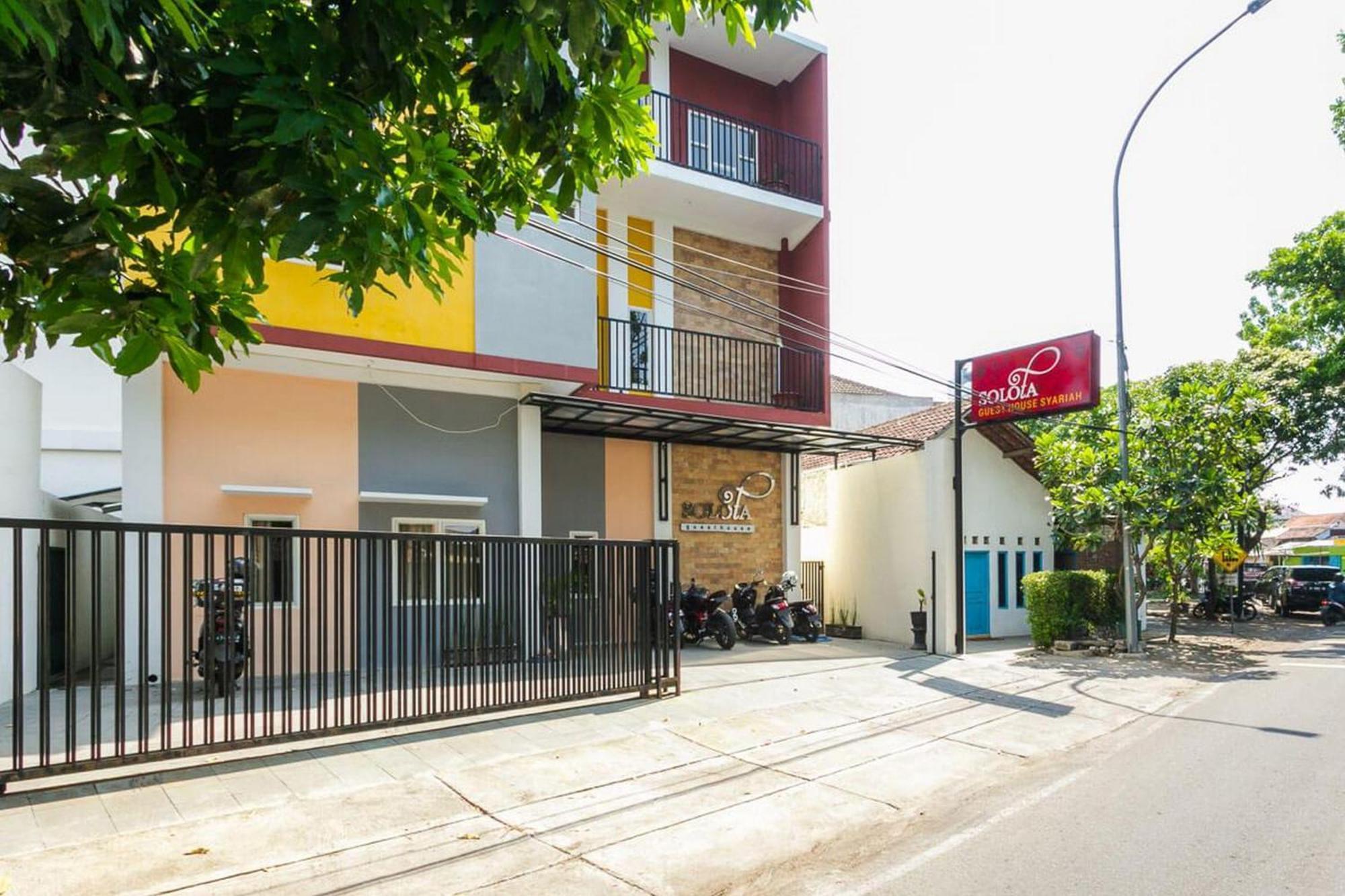 Reddoorz Syariah Near Purwosari Train Station Hotel Surakarta  Luaran gambar